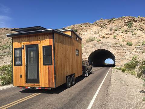 太陽(yáng)能全新玩法：歪果仁已經(jīng)拖著太陽(yáng)能小屋全美國(guó)旅行了